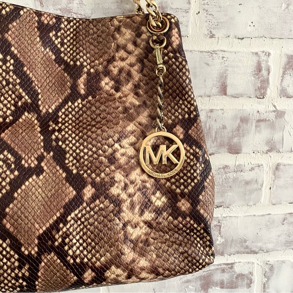 Michael Kors • Python Embosed Jet Set Chain Large Tote • Beige Brown Snakeskin - Picture 4 of 16